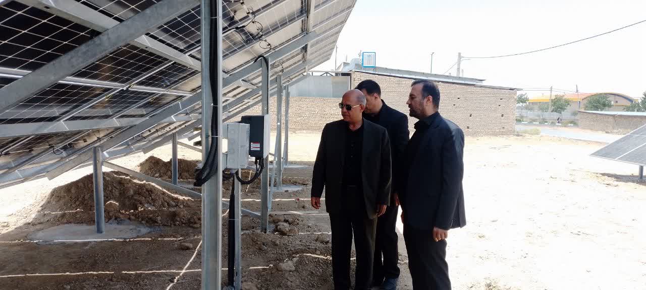 بازدید غیاثی فرماندار شهرستان فراهان از نیروگاه خورشیدی شهر خنجین
