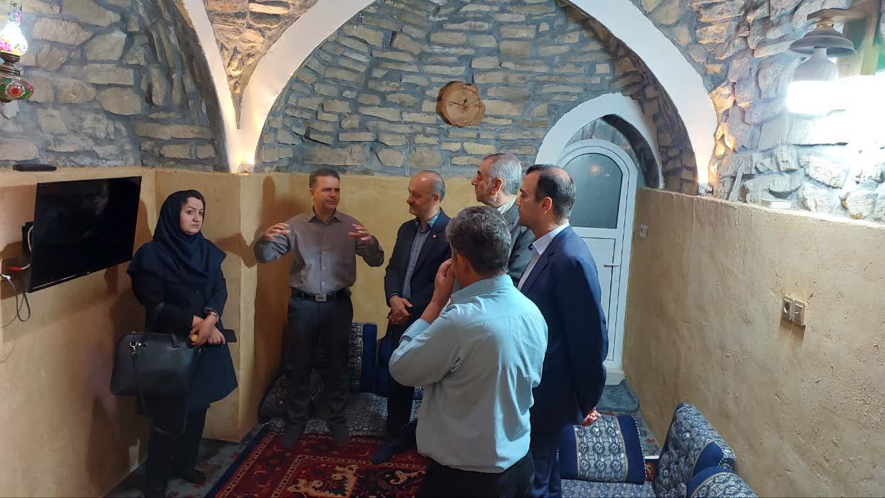 بازدید مدیر کل بهزیستی استان مرکزی از اقامتگاه سنتی شهرداری خنجین