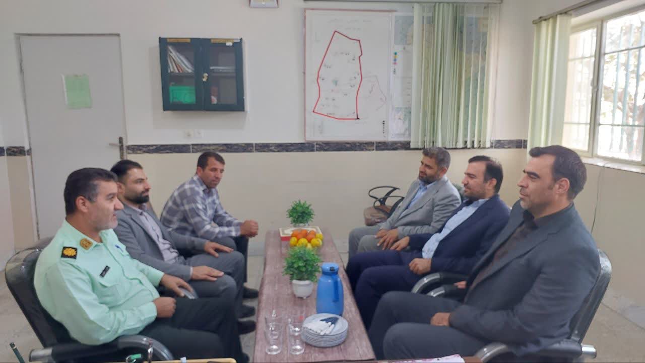 به مناسبت فرارسیدن هفته نیروی انتظامی، بخشدار، شهردار و اعضای شورای اسلامی شهر خنجین، با حضور در کلانتری خنجین، با جناب سرگرد شمشیری دیدار و گفتگو کردند