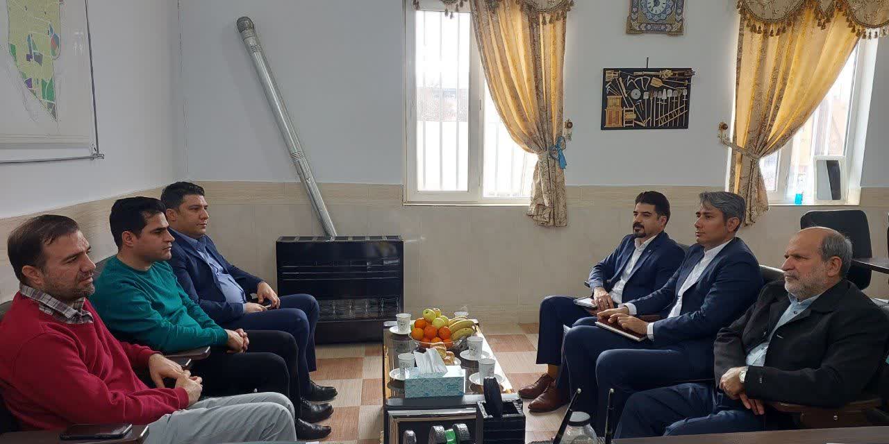 نشست مشترک شهردار خنجین با مشاور و معاون مدیر امور شعب بانک قرض‌الحسنه مهر ایران استان مرکزی