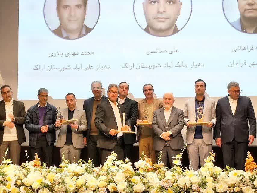 درخشش شهرداران خنجین و فرمهین شهرستان فراهان در همایش بزرگ پژوهش و فناوری استان مرکزی