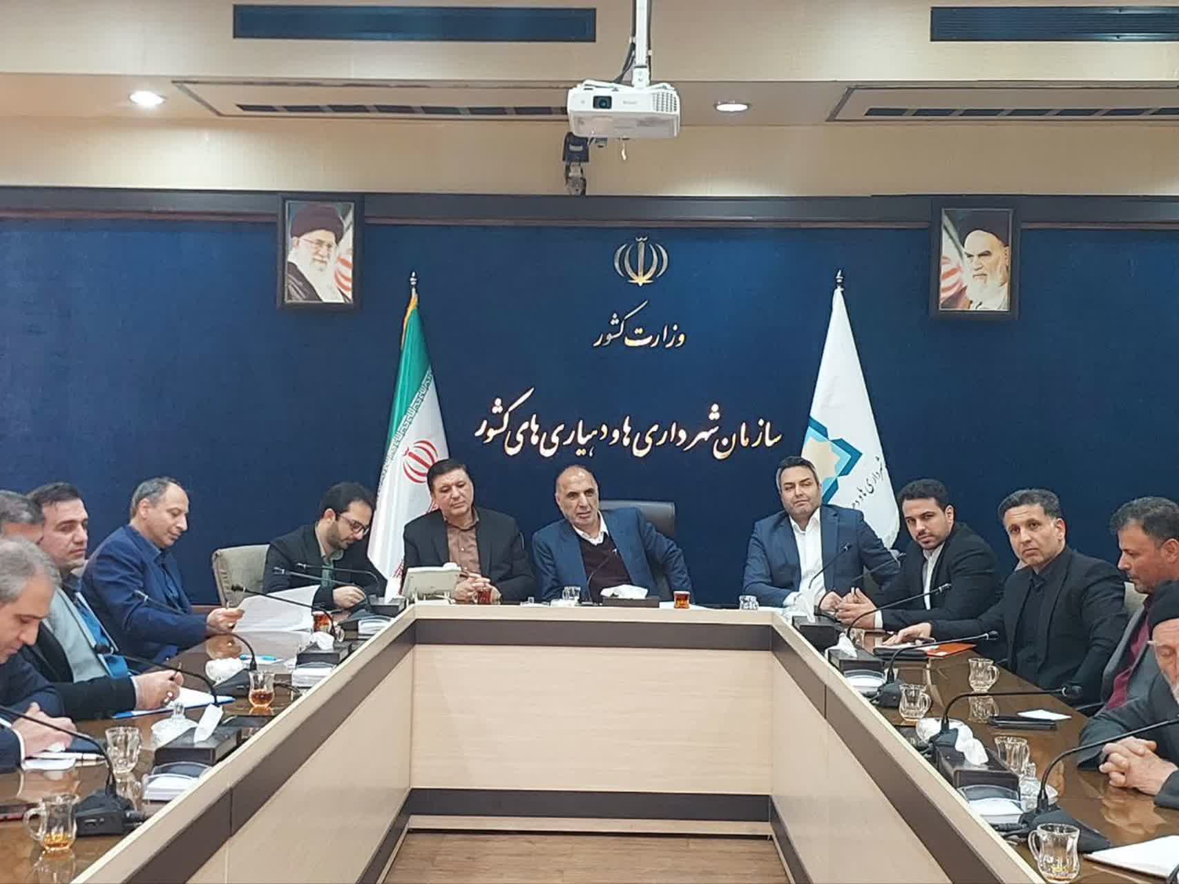 نشست دکتر بیاتی و شهرداران با مسئولان سازمان شهرداری‌ها و دهیاری‌های کشور