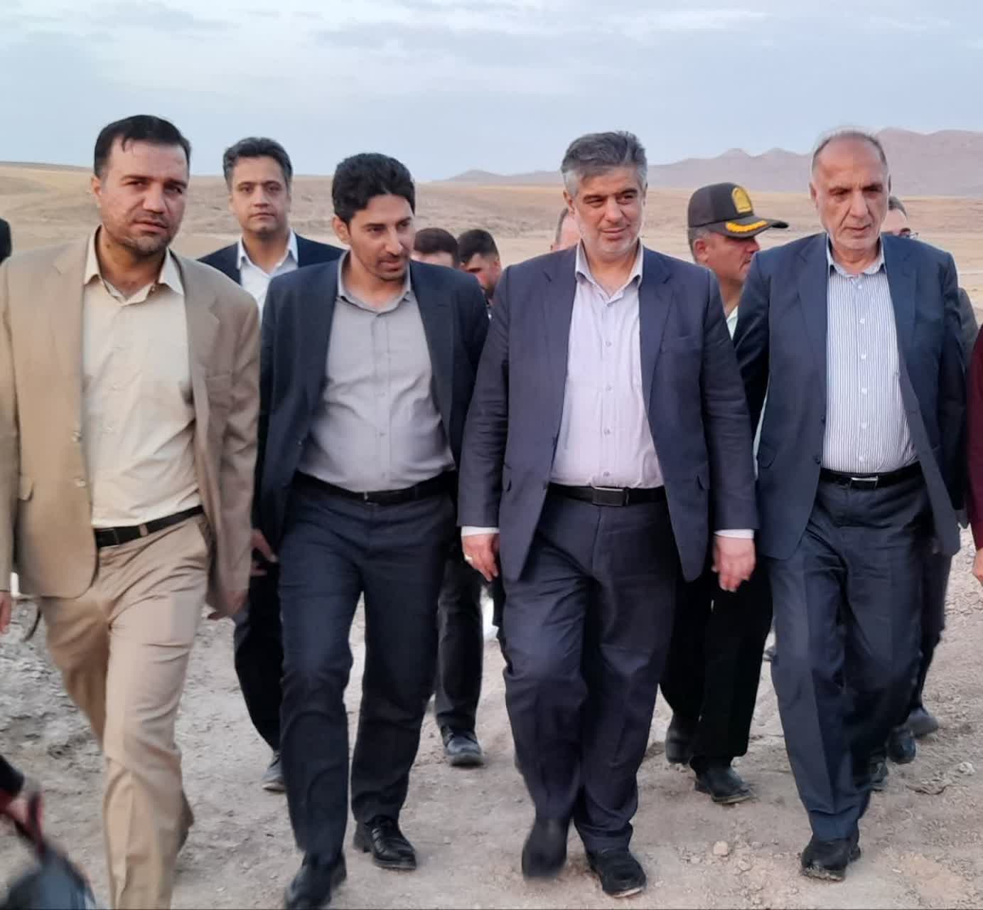 بازدید دکتر زندیه وکیلی استاندار مرکزی از پروژه گردشگری تاریخی دستکند زیرزمینی شهرداری خنجین